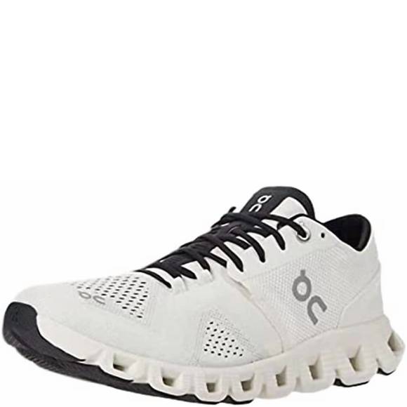 ON RUNNING Shoes - NEW ON RUNNING women's cloud x in white/ black